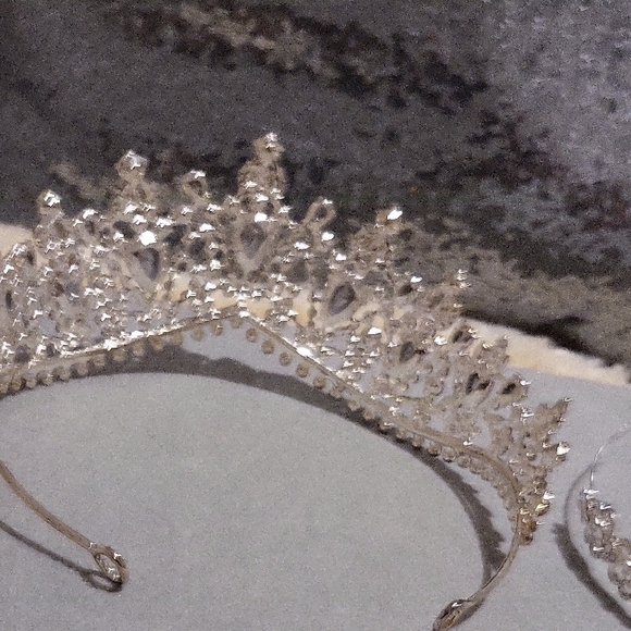 Silver Rhinestone Tiaras - Picture 5 of 8